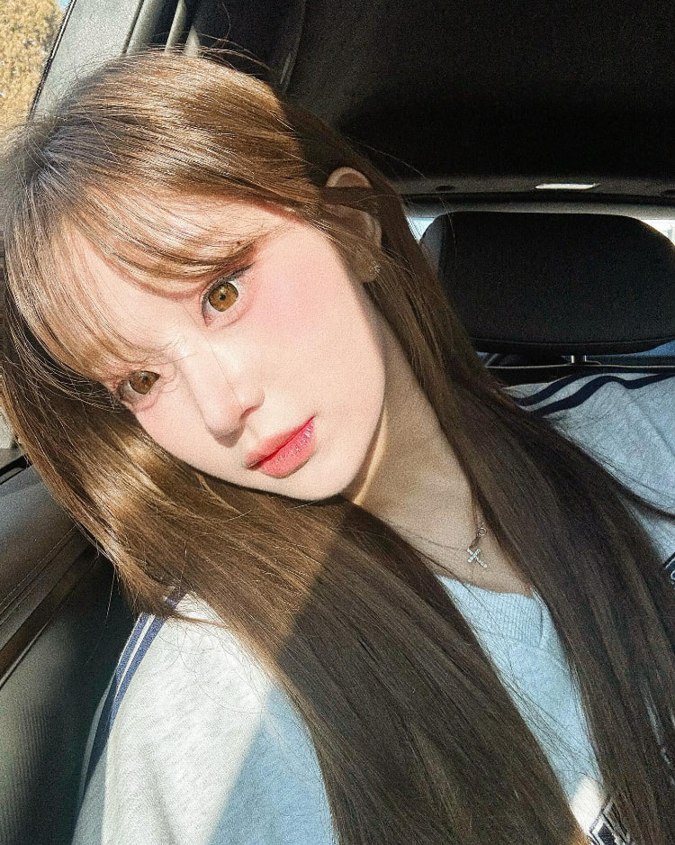 韩网不满「珠珠宝贝」！在韩啦啦队「李珠珢应援服露肚脐」被喷服装过于暴露！