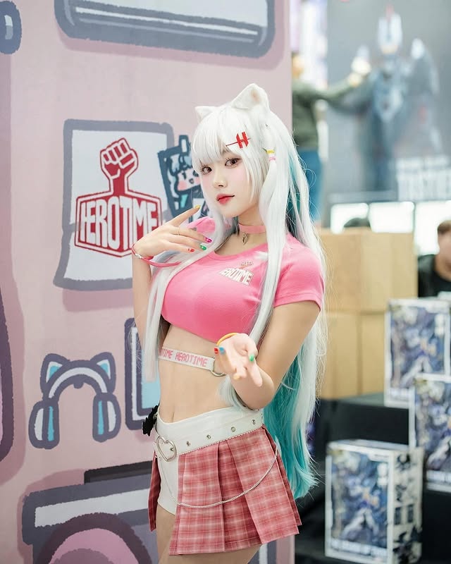 纤细的精灵模特《홍지은》闪耀在展场的美女！有着不输演员的颜值！