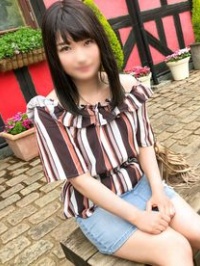 清楚で可愛らしい洋菓子店で働く「まゆちゃん(20)」