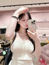 网络女神《Asuna》热爱细肩带加无罩!私密账户暗藏诱人奶香气!