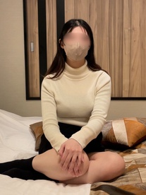 模特系白领，23 岁。